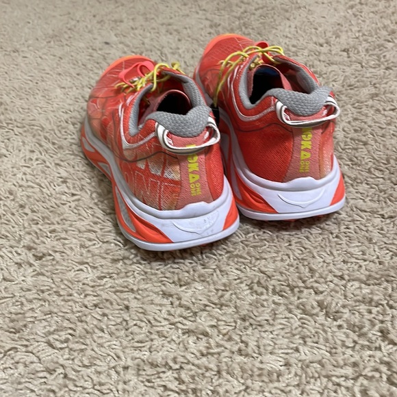 HOKA ONE ONE RUNNING SHOE PINKISH ORANGE WOMENS MENS - Picture 4 of 6